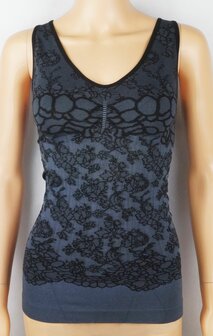 Dames top corrigerend met geboorduurde print J&C Zwart