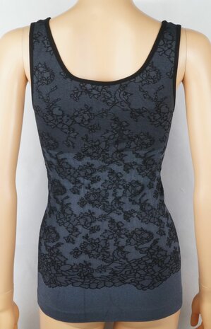 Dames top corrigerend met geboorduurde print J&C Zwart